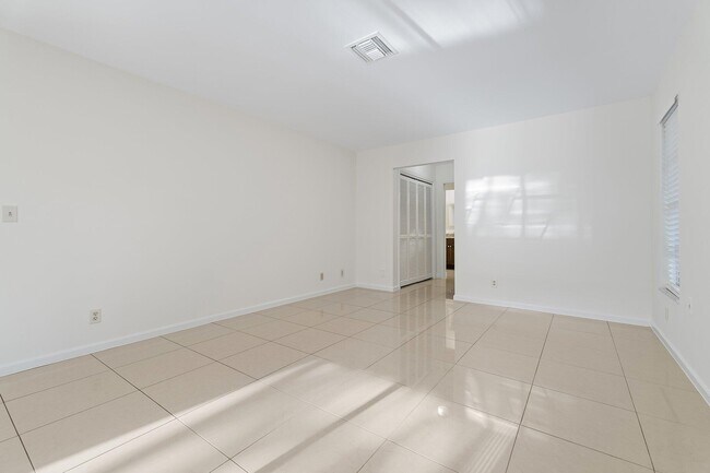 Building Photo - 18799 Rio Vista Dr