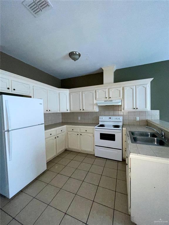 Building Photo - 3200 Hill Crest Dr