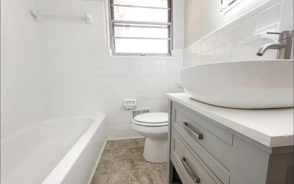 Building Photo - 2890 Jerome Rd