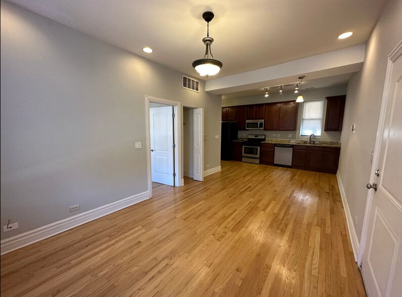 Building Photo - 3925 W Altgeld St