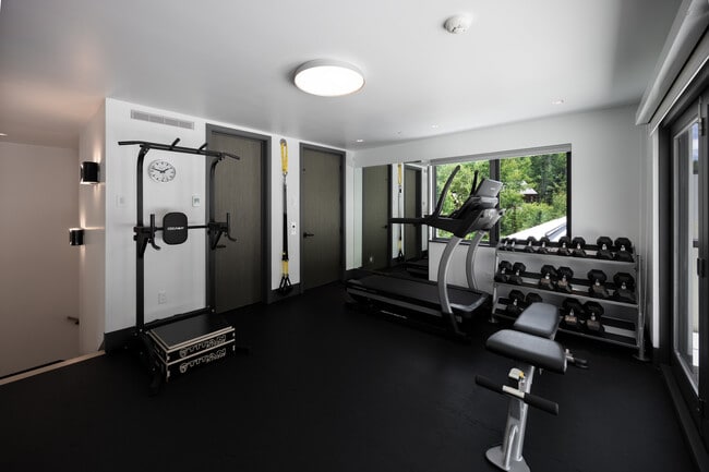 Building Photo - 1411 Crystal Lake Rd