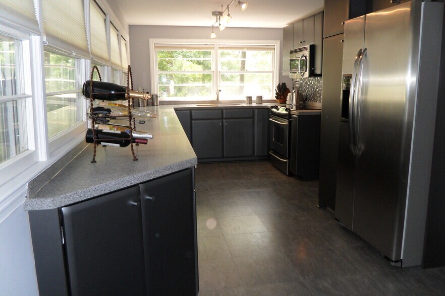 Kitchen - 726 Hartford Ave