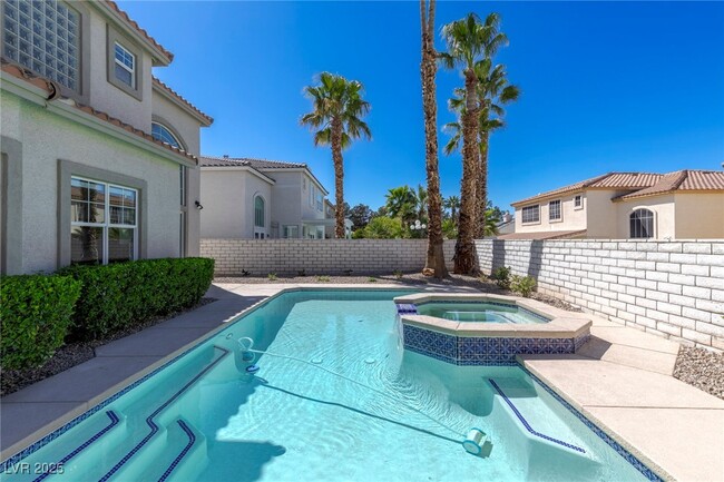Building Photo - 2510 Putting Green Dr