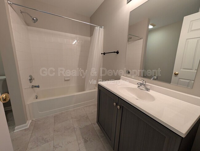 Building Photo - 3043 Kentshire Cir