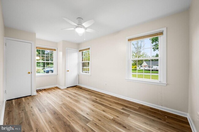 Building Photo - 7 E Rhodes Ave
