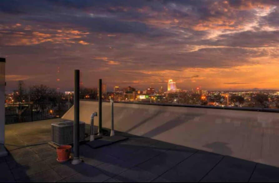 Rooftop Deck - 1013 Park Ave