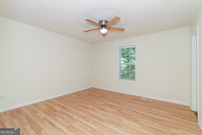 Building Photo - 757 Newport Dr
