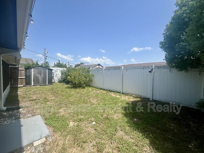 Building Photo - 3716 Cedarwood Dr