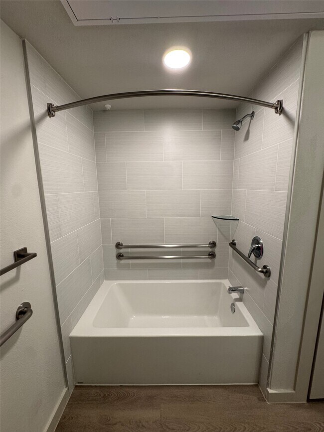 Building Photo - 6000 Jones Rd