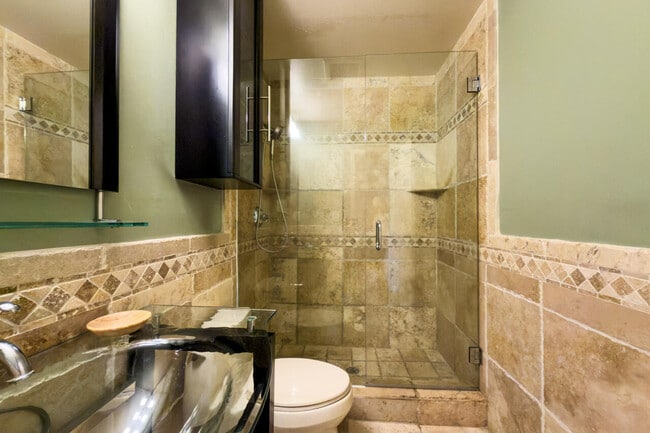 Building Photo - 930 SW 9th St Cir