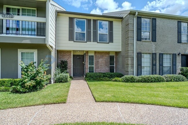 Building Photo - 10349 Longmont Dr