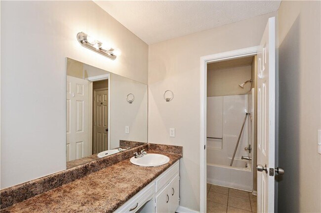 Building Photo - 2624 Country Trace SE