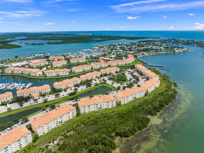 Building Photo - 17 Harbour Isle Dr W