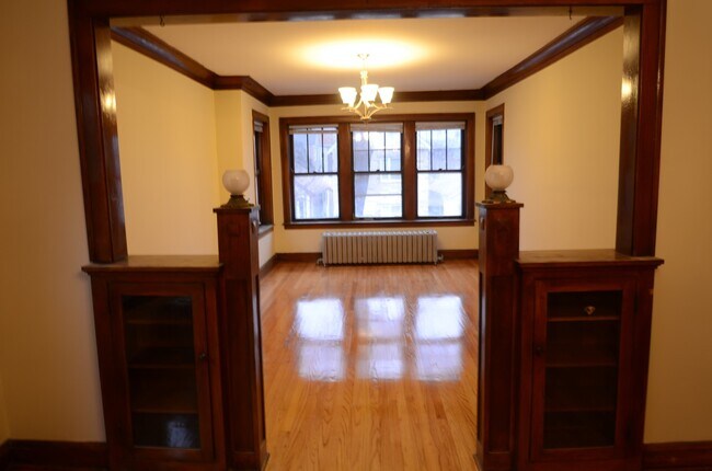 Building Photo - 3354 S Lituanica Ave