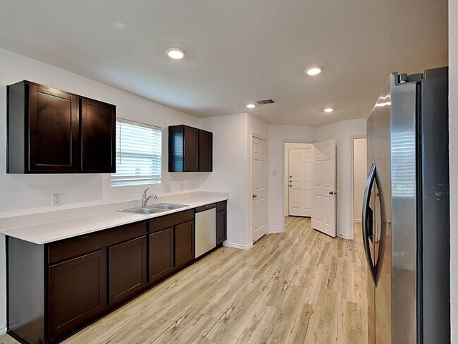 Building Photo - 24139 Mustang Run Dr