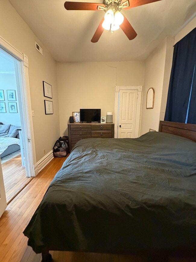 Building Photo - 3730 N Sheffield Ave