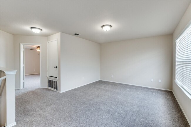 Building Photo - 8620 Star Thistle Dr