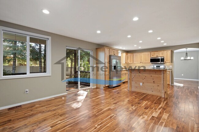 Building Photo - Beautiful Craftsman Home with Amazing Back...