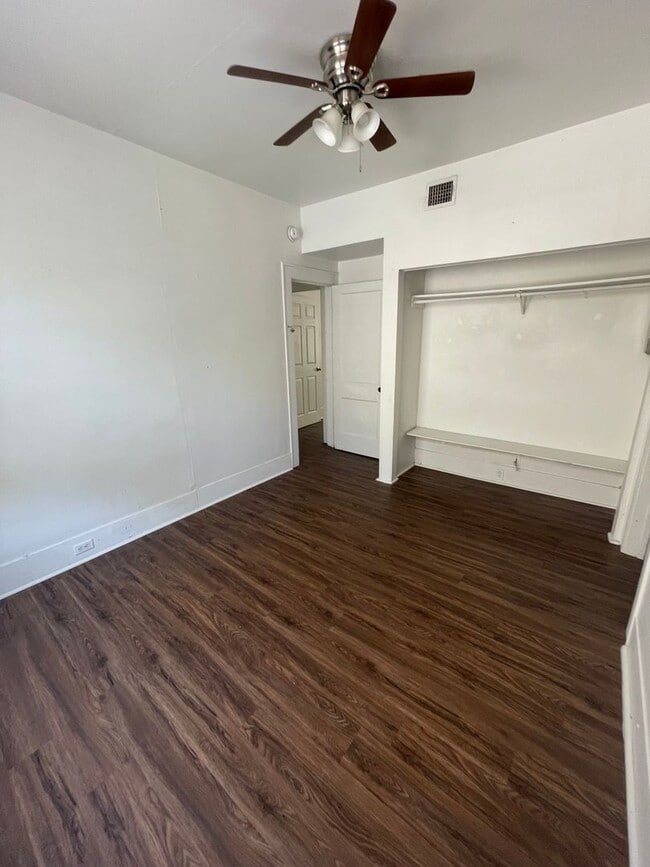 Building Photo - 3bed/1bath Duplex on West Campus - Short Term Lease