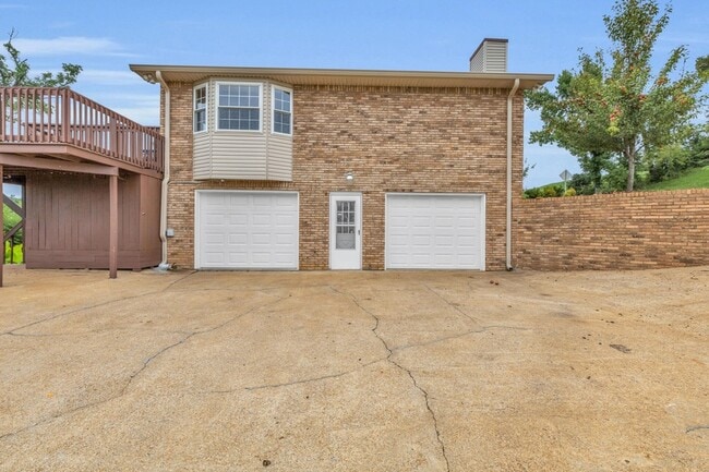 Building Photo - 7918 Holly Hills Dr