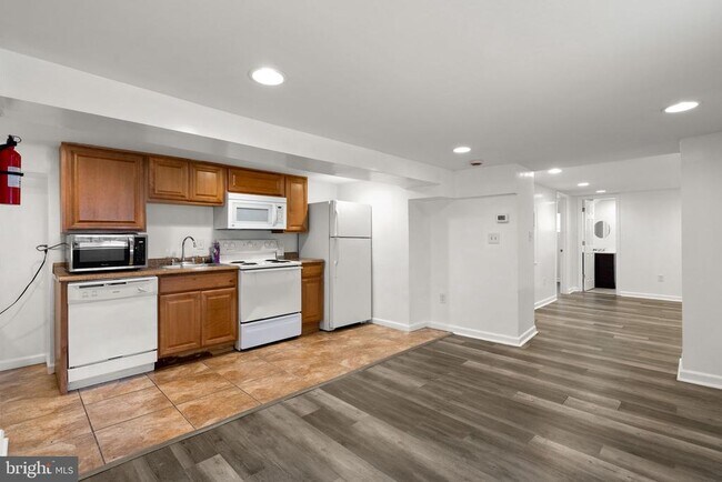 Building Photo - 141 Uhland Terrace NE