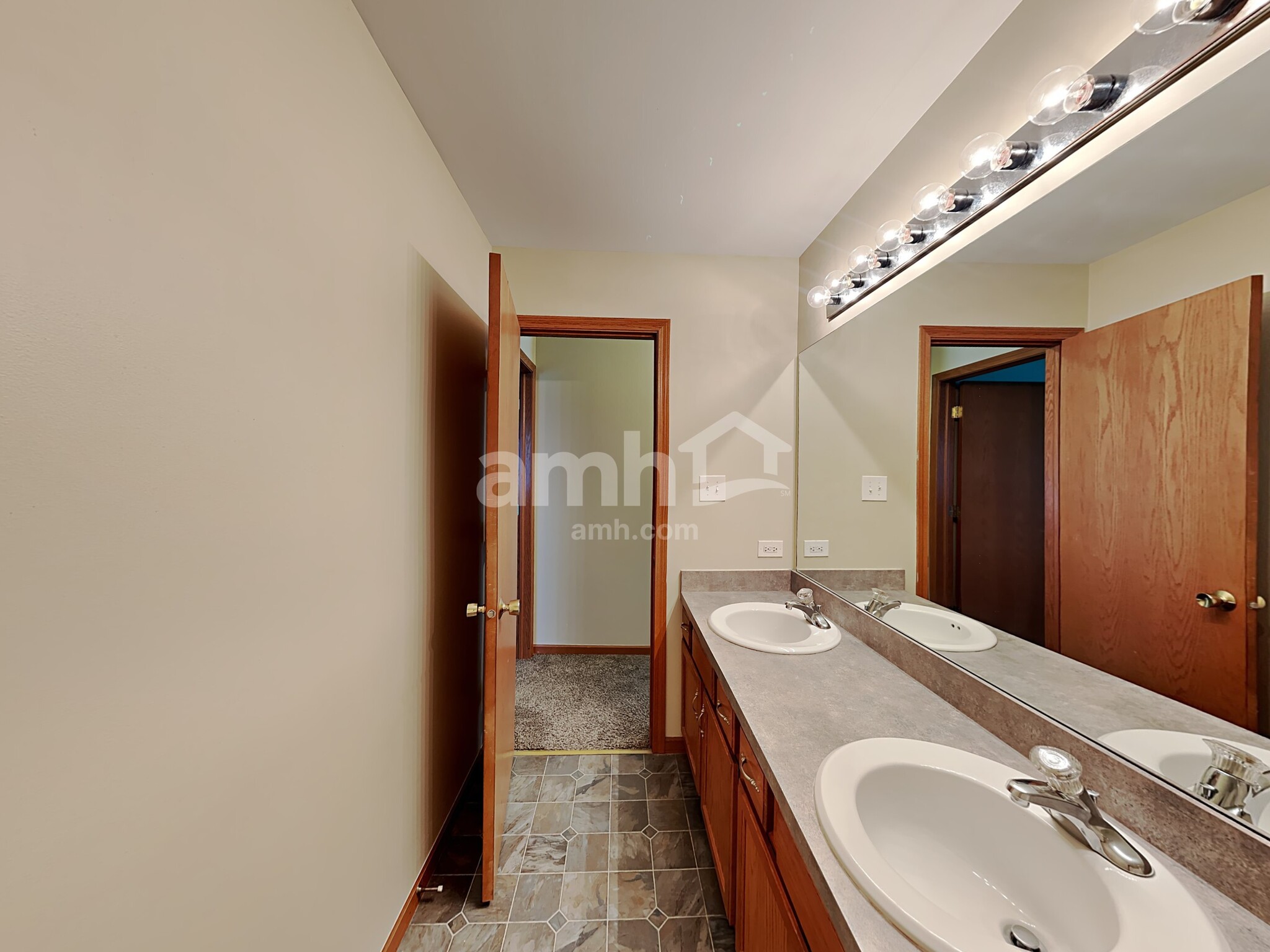 Building Photo - 26251 W Bayberry Ct