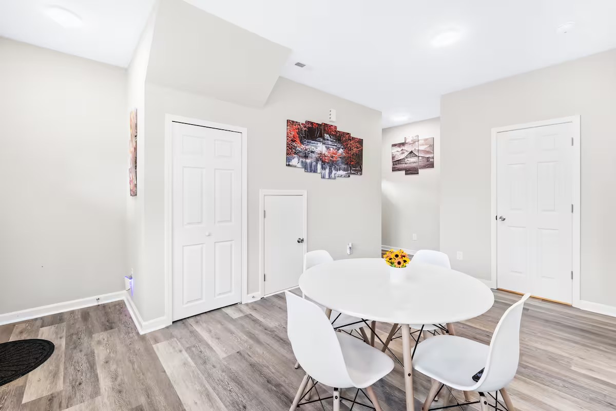 Building Photo - Room in Townhome on Mobley St