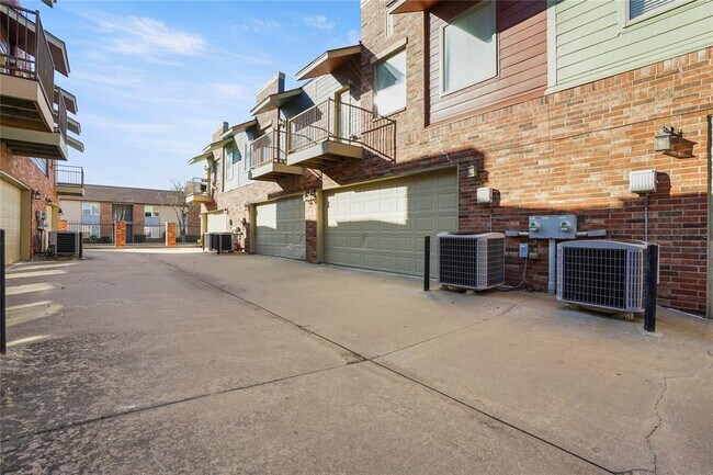 Building Photo - 2161 Houston Ave