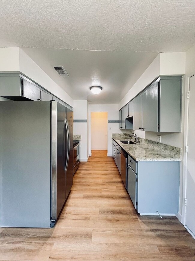 Primary Photo - $250 off First Months' Rent!!
