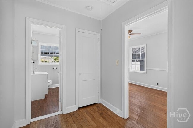 Building Photo - 216 E 57th St