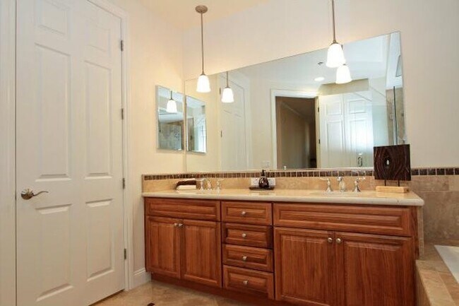 Master Bathroom - 2881 Meridian Ave