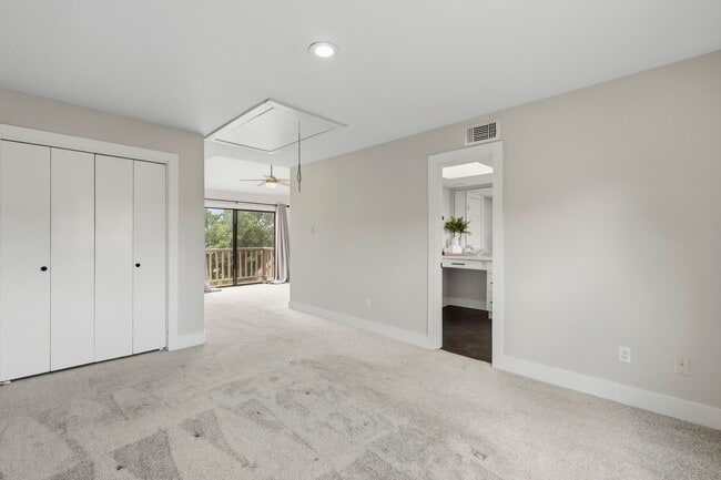 Building Photo - 1063 Country Pl Dr