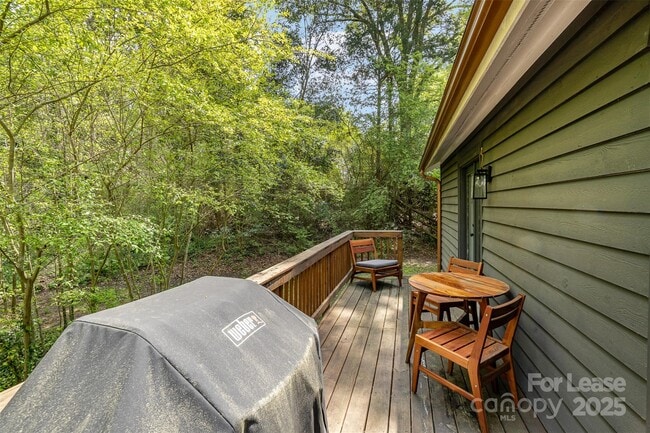 Building Photo - 6618 Lakeside Dr