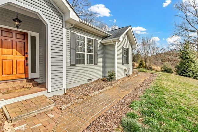 Building Photo - 12 Bethel Dr