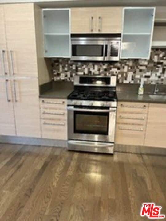 Building Photo - 4260 Vía Arbolada