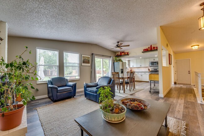 Building Photo - Beautiful 5 bed, 3 Bath House in Central Fort Collins!