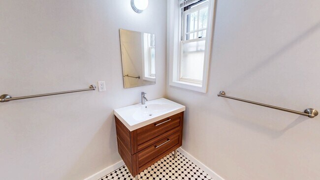 Building Photo - Stylish 2BD 1BA Across from Wooster Sq Park!