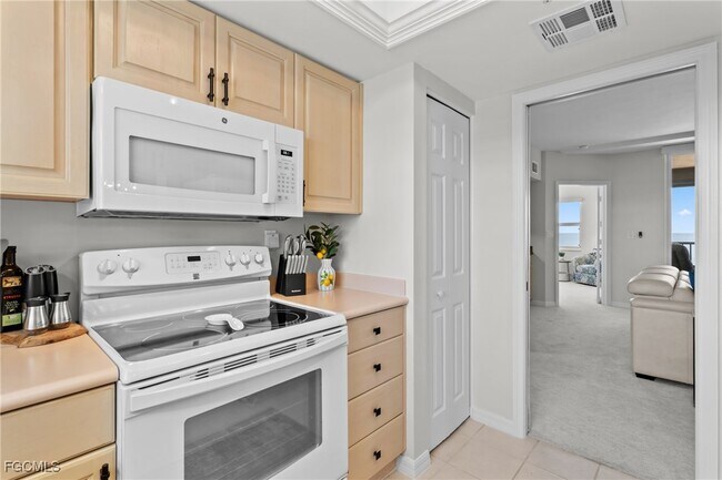 Building Photo - 9577 Gulf Shore Dr