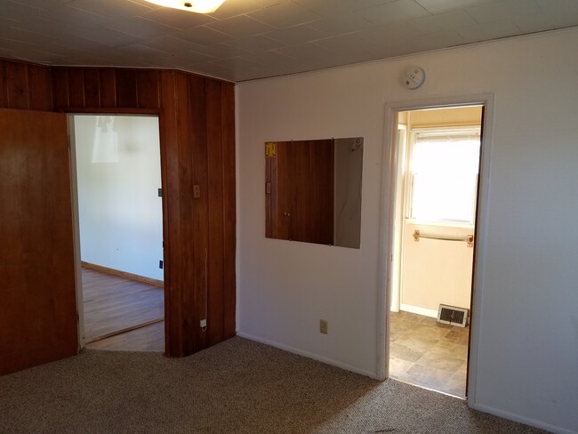 Building Photo - 622 W 18th St