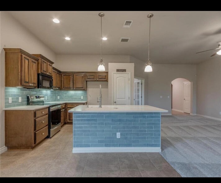 Building Photo - 18400 Agua Dr