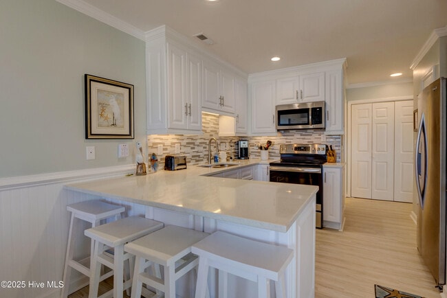 Building Photo - 3946 Island Dr