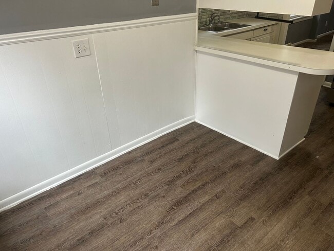 Building Photo - 2 Bedroom House