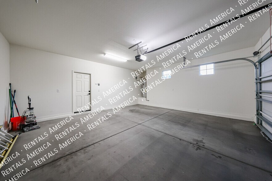 Building Photo - 4215 S 58th Ln