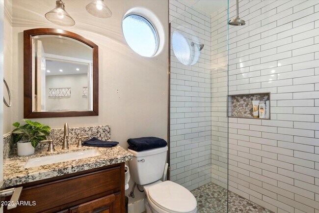 Building Photo - 10060 E Emerald Dr