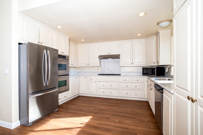 Building Photo - 1908 Broadway St