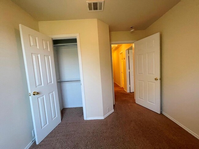 Building Photo - 251 Utterback