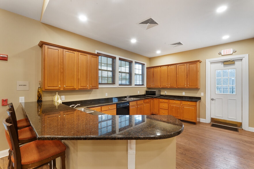 Club House Kitchen - 64 Henning Ter