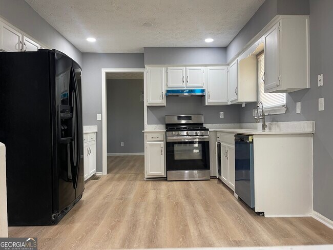 Building Photo - 235 Deerfield Dr