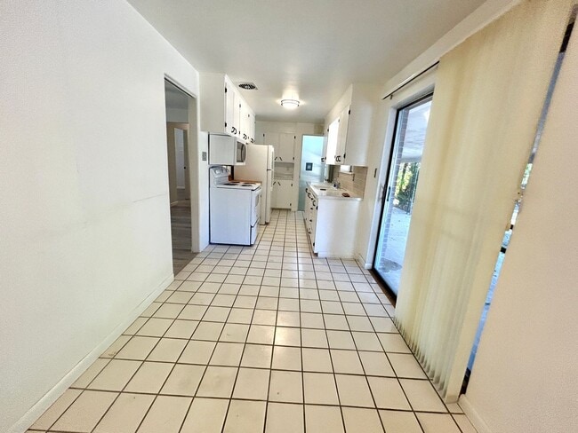 Building Photo - 4 Bedroom Ranch House - Prime Location Minutes from Cherry Creek!