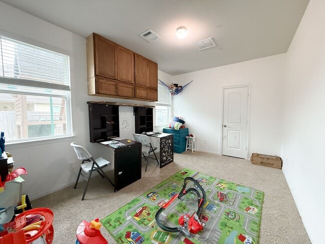 Building Photo - 4 Bed, 3.5 Bath Home in Bryan for March Move In!